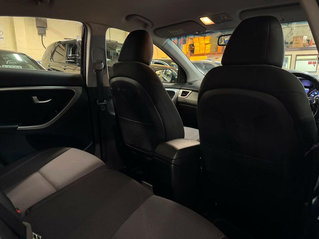 Hyundai I30 Crdi Se Nav Blue Drive White #28