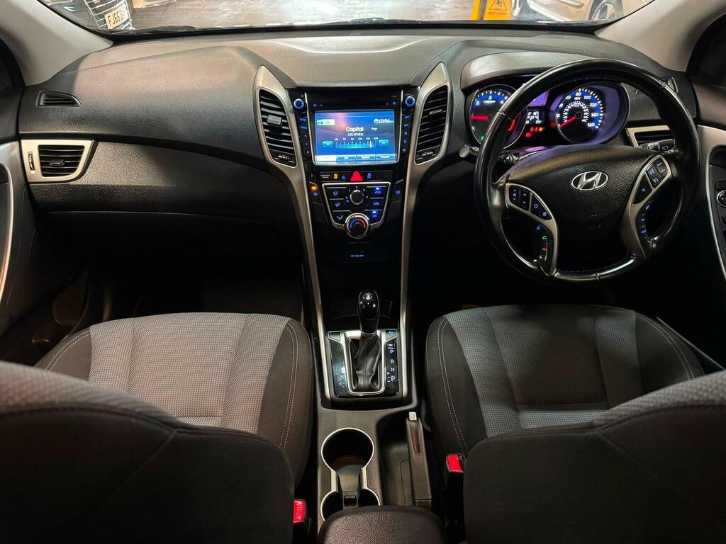 Hyundai I30 Crdi Se Nav Blue Drive White #24