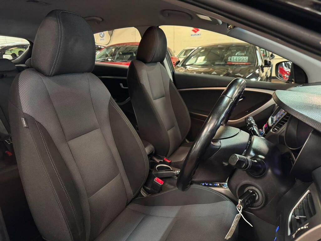 Hyundai I30 Crdi Se Nav Blue Drive White #20