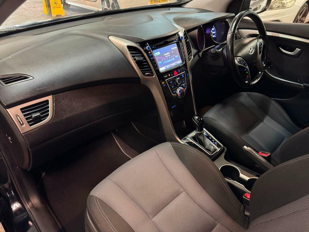 Hyundai I30 Crdi Se Nav Blue Drive White #22