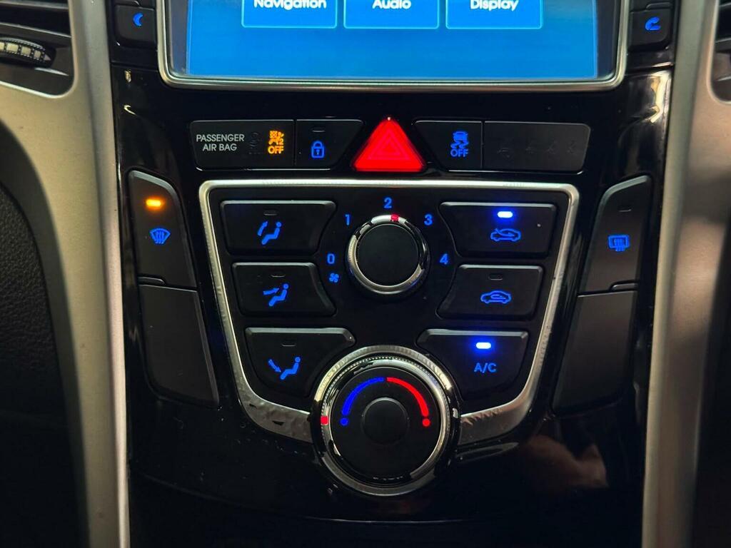 Hyundai I30 Crdi Se Nav Blue Drive White #41