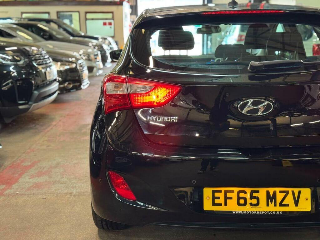 Hyundai I30 Crdi Se Nav Blue Drive White #14