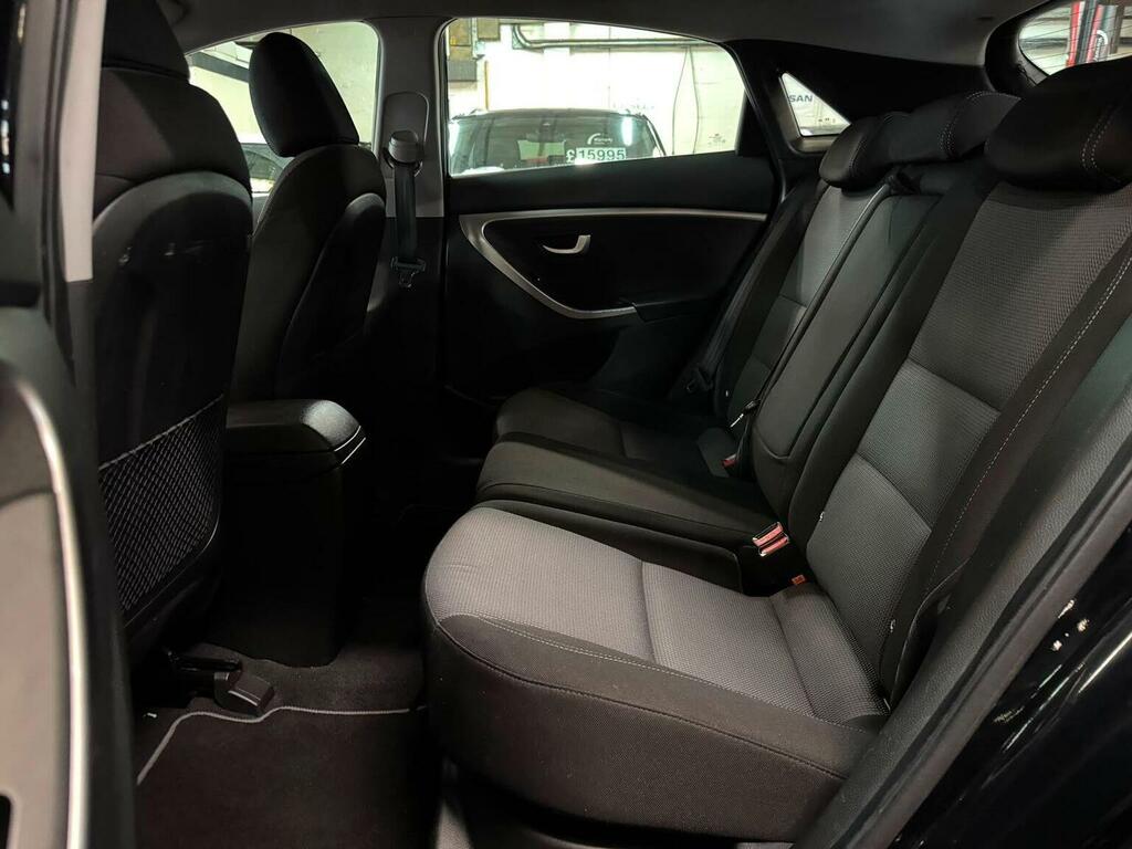 Hyundai I30 Crdi Se Nav Blue Drive White #30