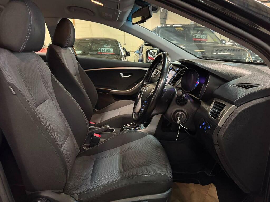 Hyundai I30 Crdi Se Nav Blue Drive White #18