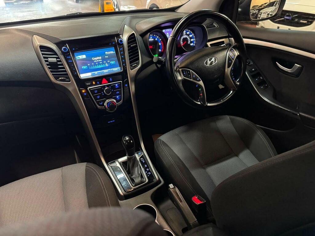Hyundai I30 Crdi Se Nav Blue Drive White #25
