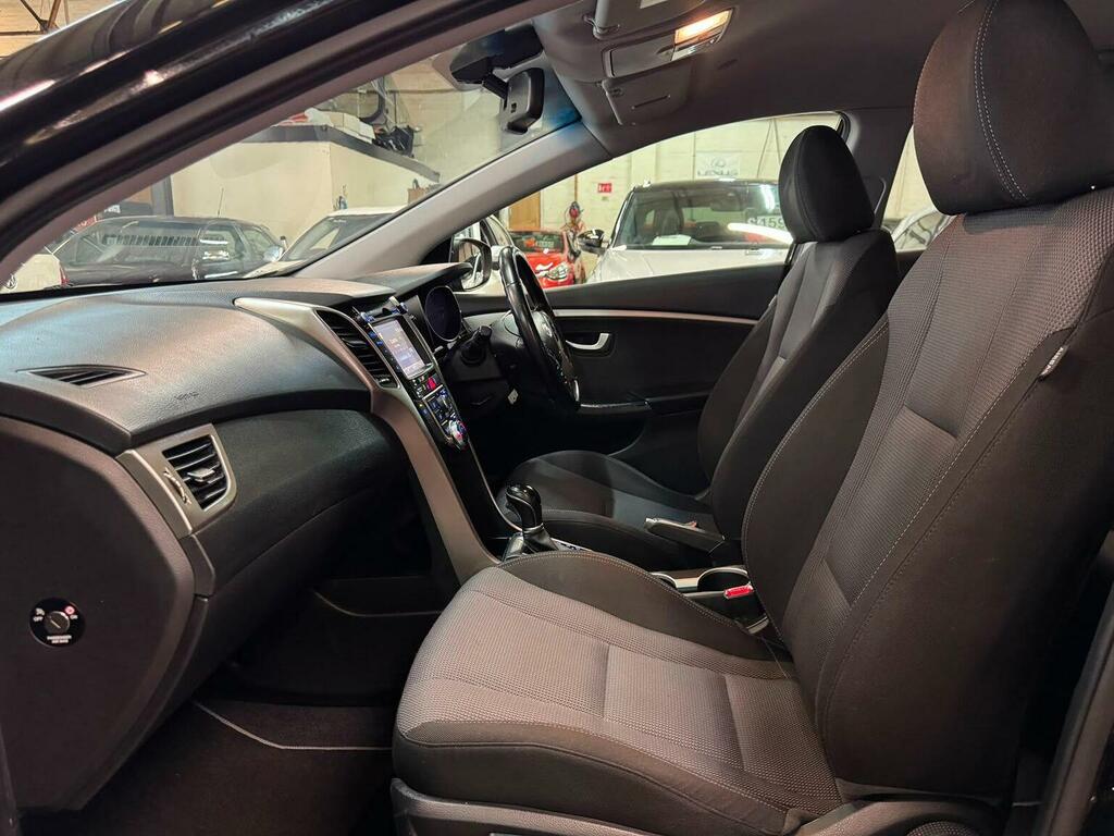 Hyundai I30 Crdi Se Nav Blue Drive White #21