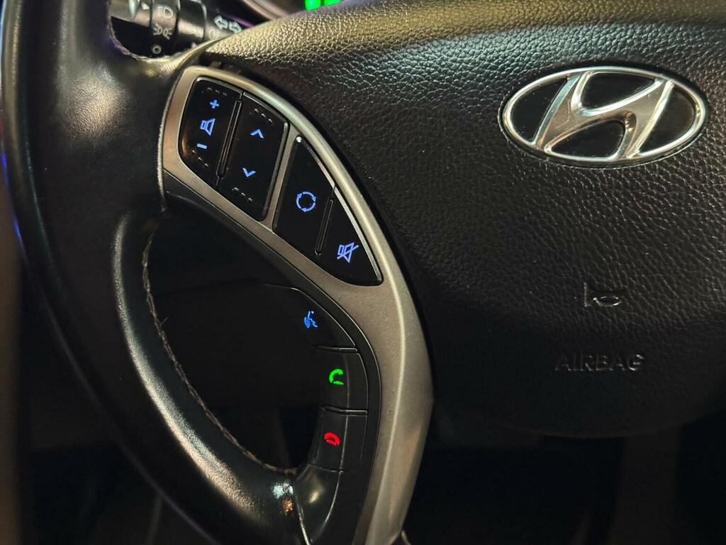 Hyundai I30 Crdi Se Nav Blue Drive White #40