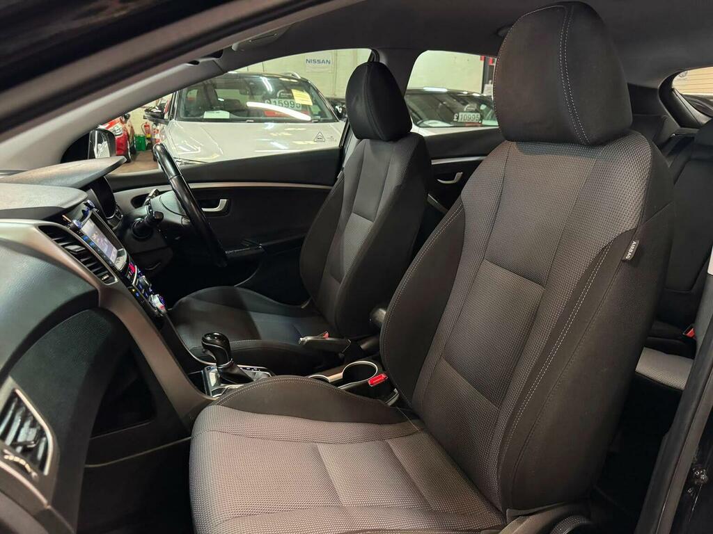 Hyundai I30 Crdi Se Nav Blue Drive White #23
