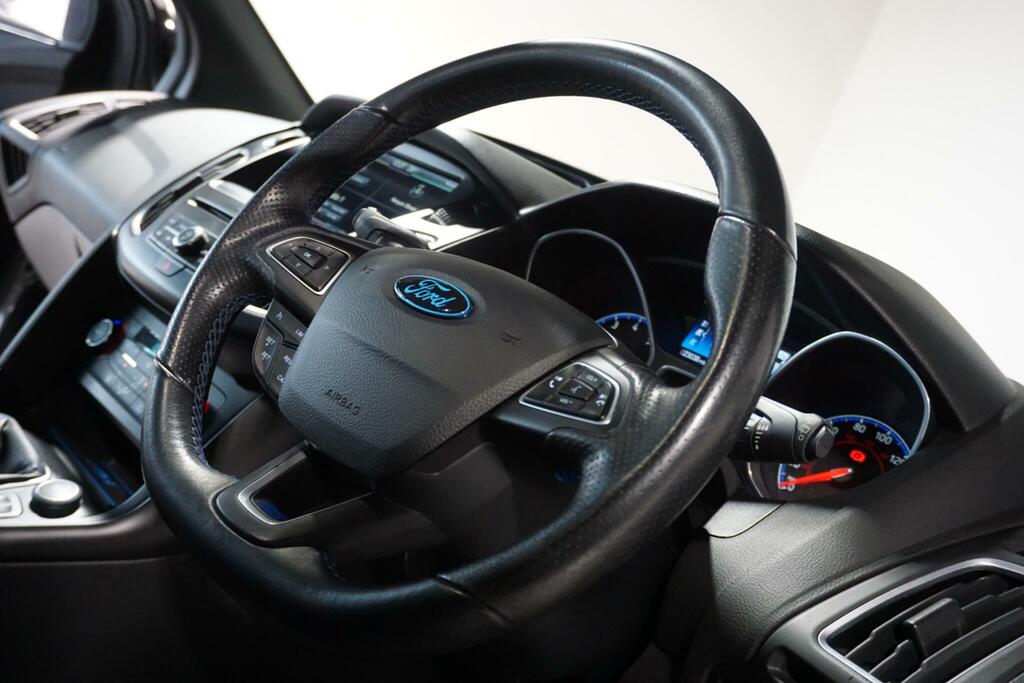 Ford Focus   #48