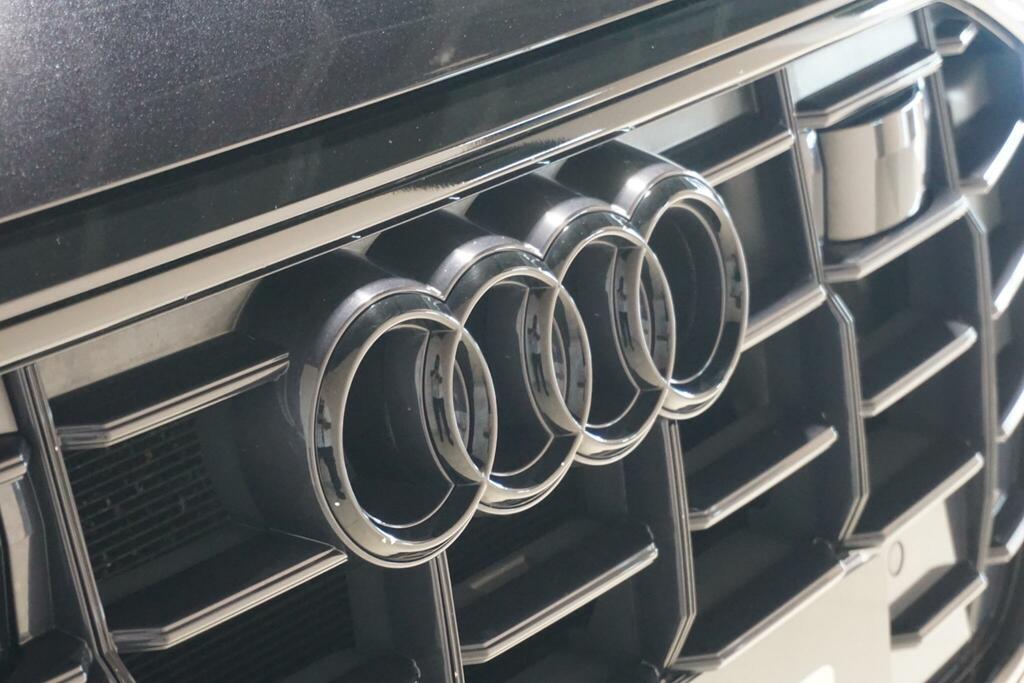 Audi Q8 Diesel Grey #74