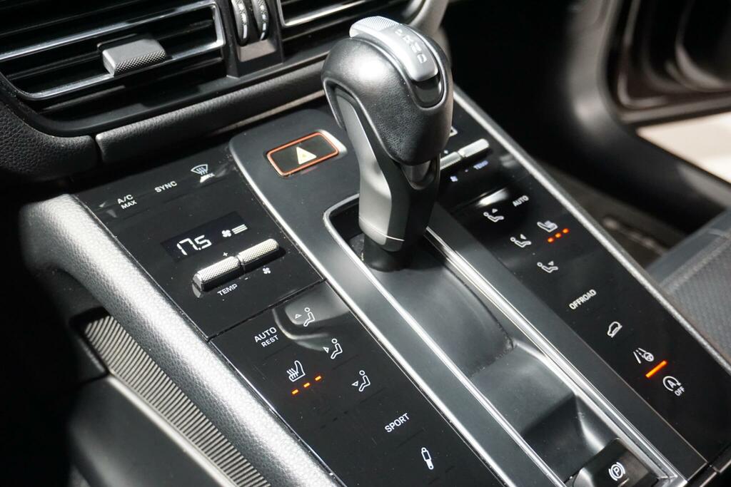 Porsche Macan Automatic Blue #64