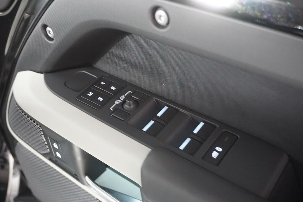 Land Rover Defender 110 D250 X-dynamic Se Silver #59