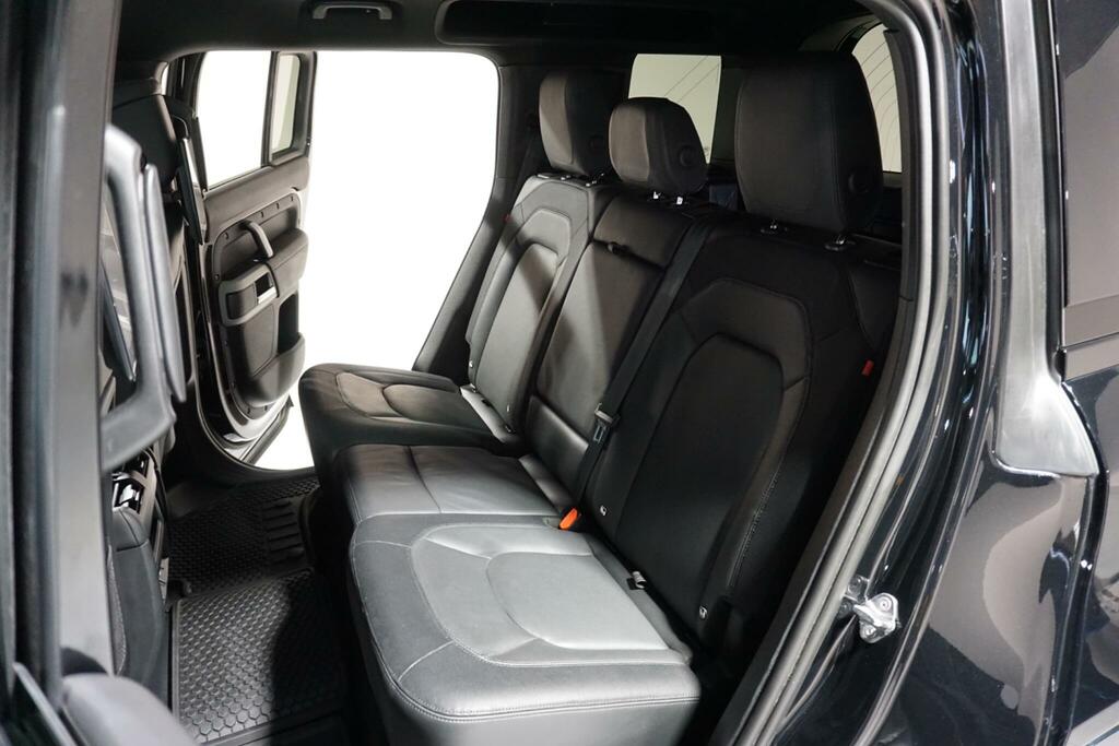 Land Rover Defender 110 D250 X-dynamic Se Silver #12