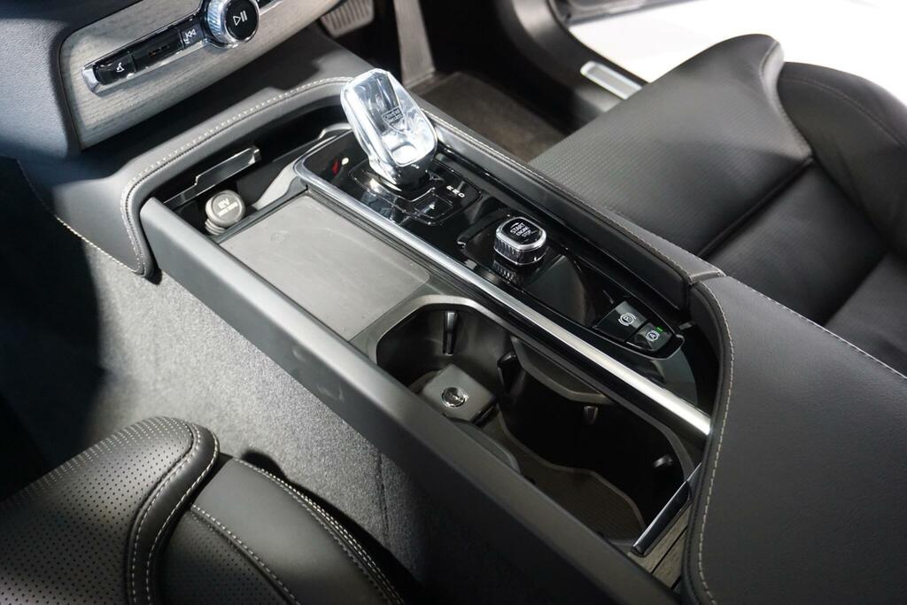 Volvo XC90 B5 Awd Plus Dark Black #68