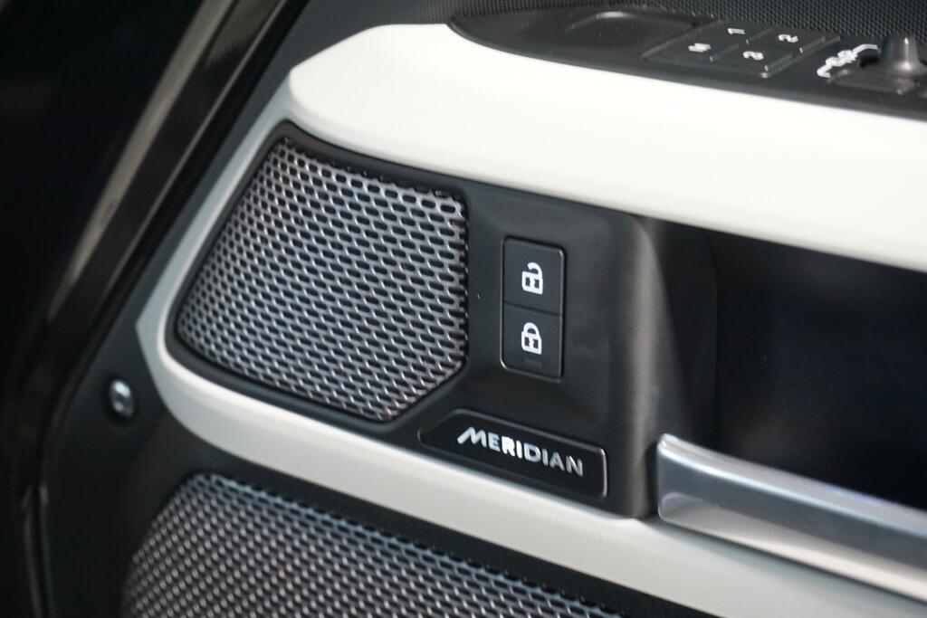 Land Rover Defender 110 D300 X-dynamic S Blue #19