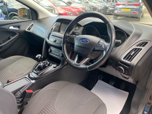 Ford Focus 2015 1.0T Ecoboost Titanium Hatchback M Black #2