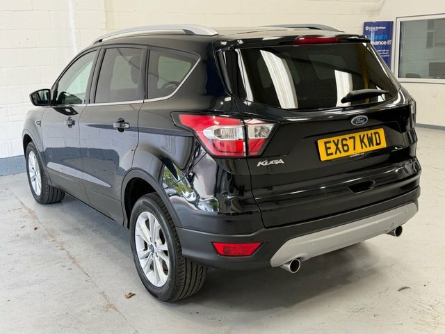 Ford Kuga 2017 2.0 Tdci Titanium Suv Euro Black #3