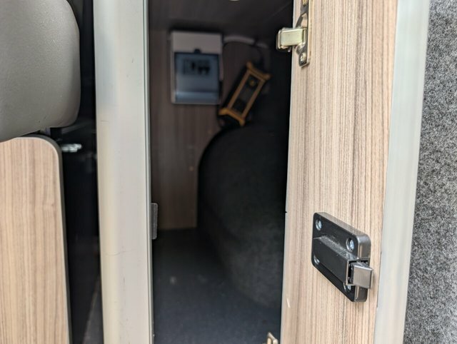 Volkswagen Transporter Panel Van White #27