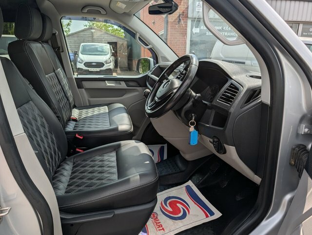 Volkswagen Transporter Panel Van White #16