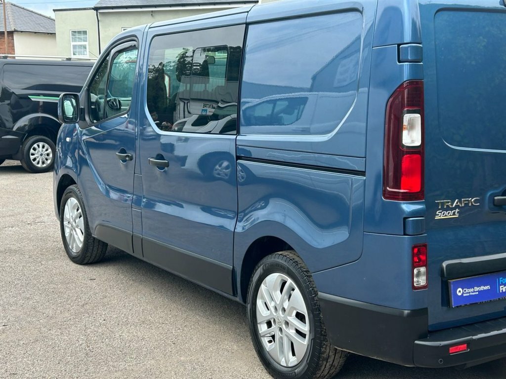 Renault Trafic 1.6 Dci 27 Sport Crew Van Double Cab Ma #2