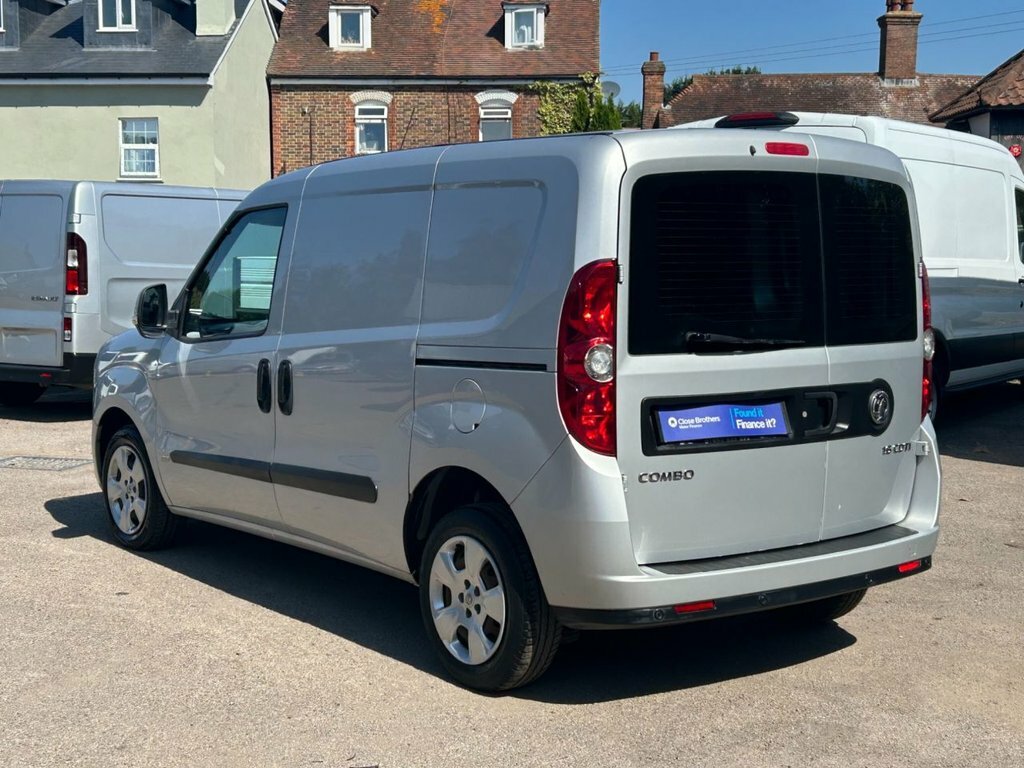 Vauxhall Combo Panel Van 1.6 Cdti 2300 16V Sportive Fwd L2 H1 S White #30
