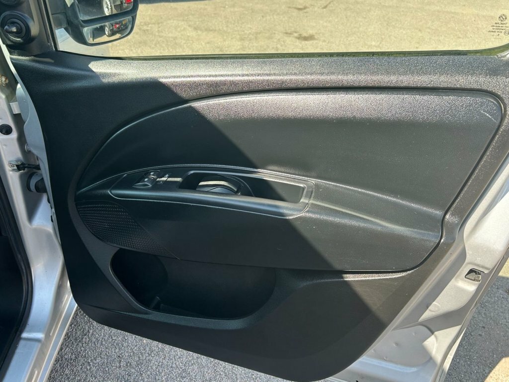 Vauxhall Combo Panel Van 1.6 Cdti 2300 16V Sportive Fwd L2 H1 S White #17