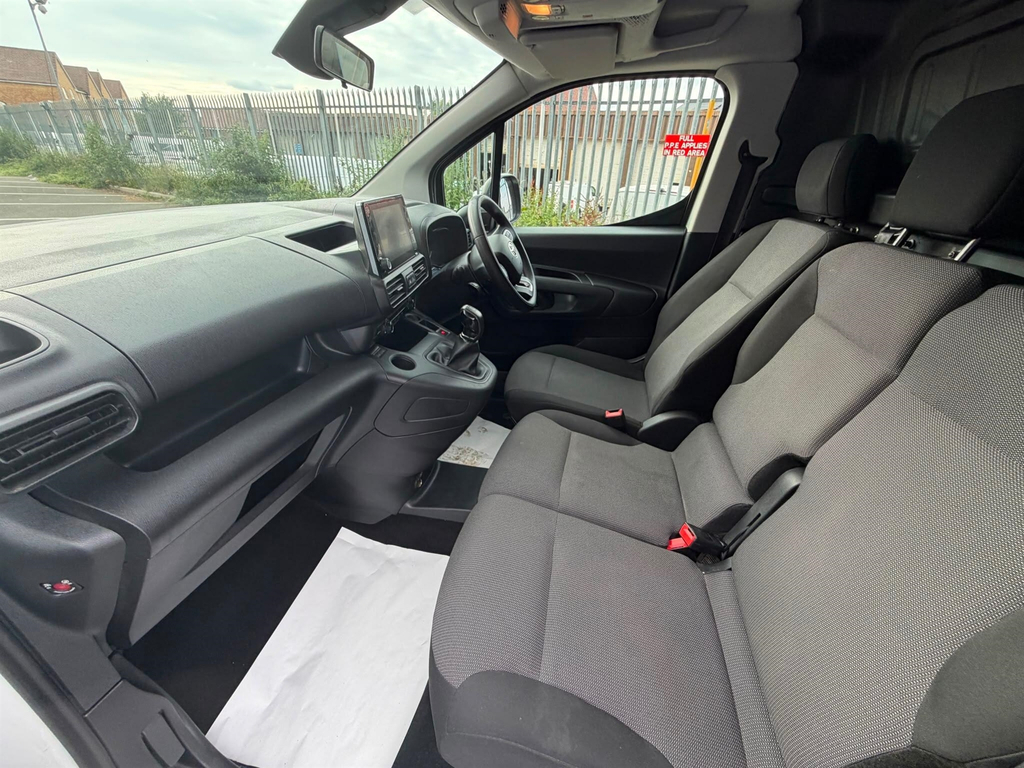 Toyota Proace City 1.5D 75 Active Van White #36