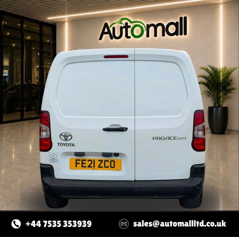 Toyota Proace City 1.5D 75 Active Van White #17