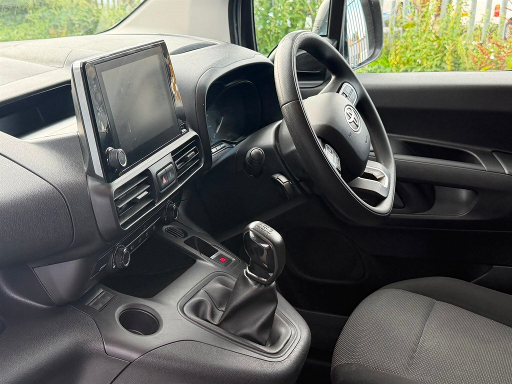 Toyota Proace City 1.5D 75 Active Van White #32