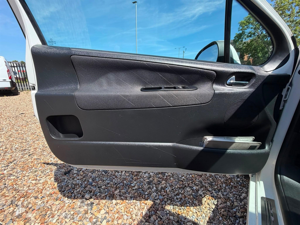 Peugeot 207 Hatchback 1.4 Vti Sport 200808 Black #32