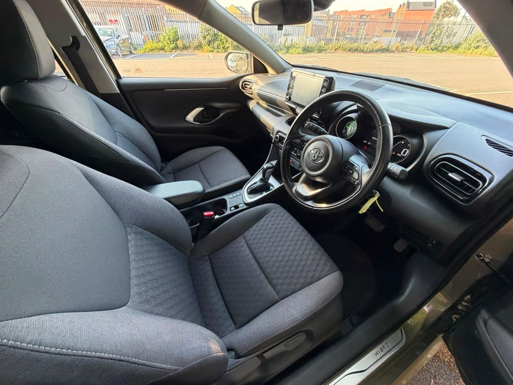Toyota Yaris 1.5 Hybrid Icon Cvt White #17