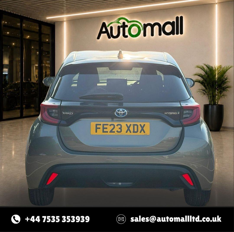 Toyota Yaris 1.5 Hybrid Icon Cvt White #11