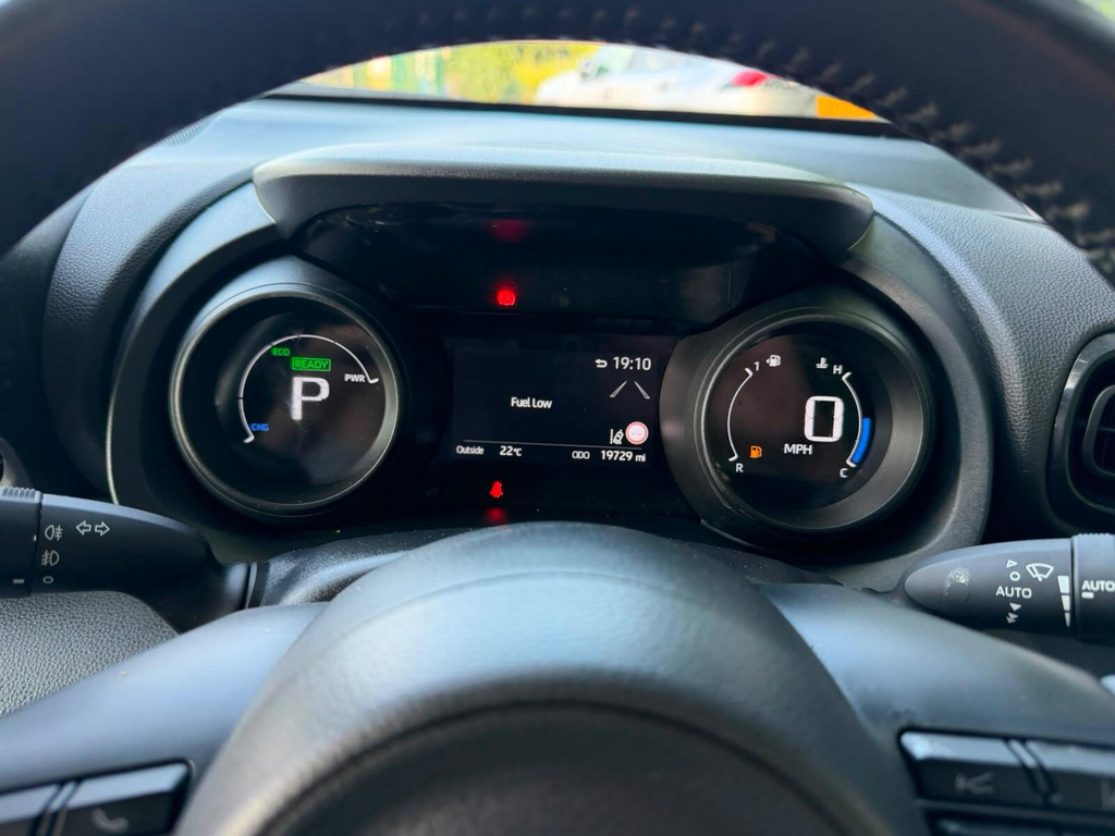 Toyota Yaris 1.5 Hybrid Icon Cvt White #51