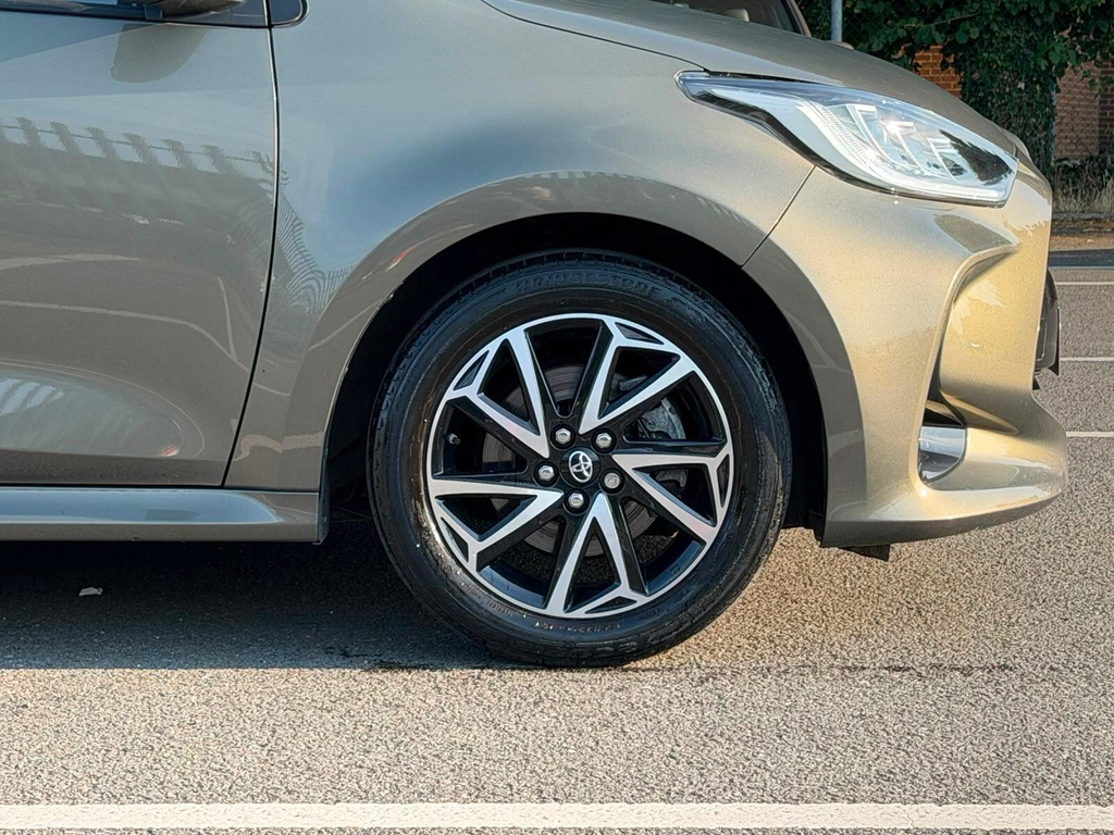 Toyota Yaris 1.5 Hybrid Icon Cvt White #38