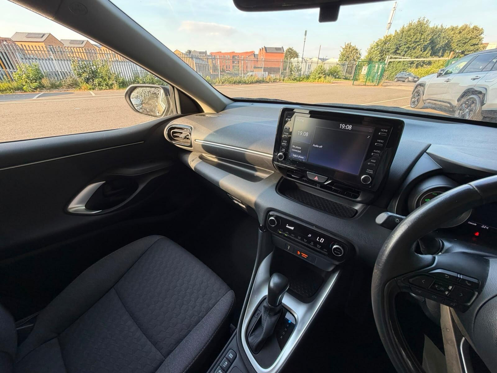 Toyota Yaris 1.5 Hybrid Icon Cvt White #20