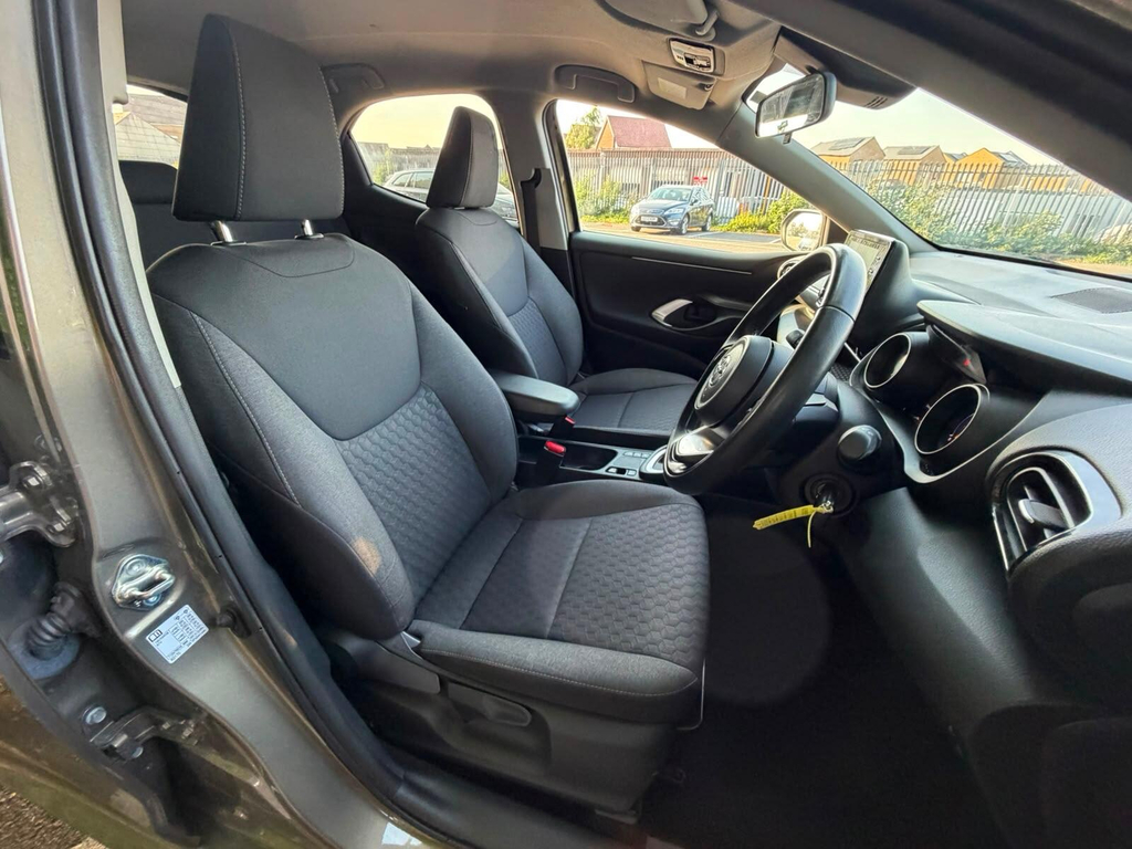 Toyota Yaris 1.5 Hybrid Icon Cvt White #22