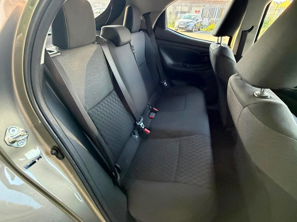 Toyota Yaris 1.5 Hybrid Icon Cvt White #24