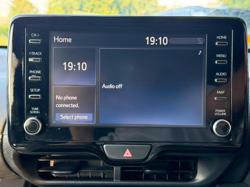 Toyota Yaris 1.5 Hybrid Icon Cvt White #45