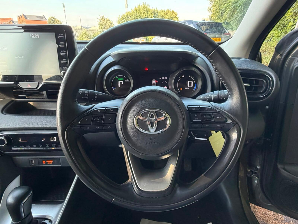 Toyota Yaris 1.5 Hybrid Icon Cvt White #56