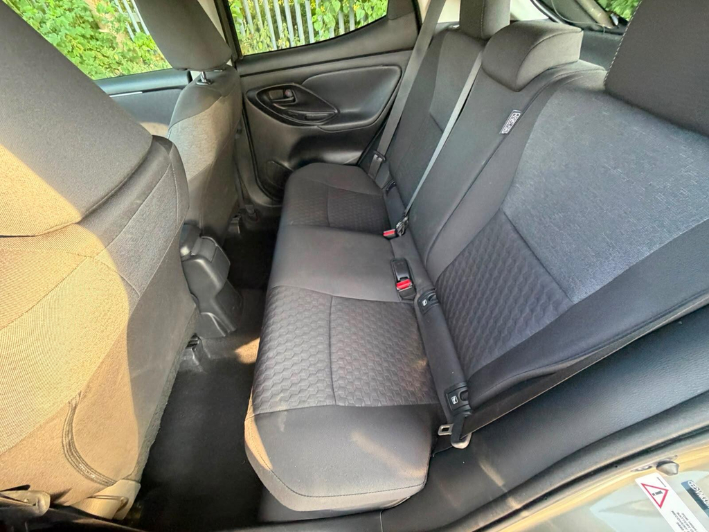 Toyota Yaris 1.5 Hybrid Icon Cvt White #25
