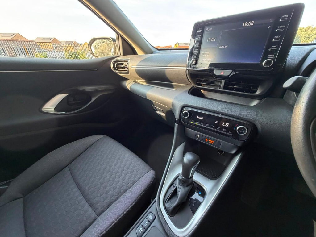 Toyota Yaris 1.5 Hybrid Icon Cvt White #15
