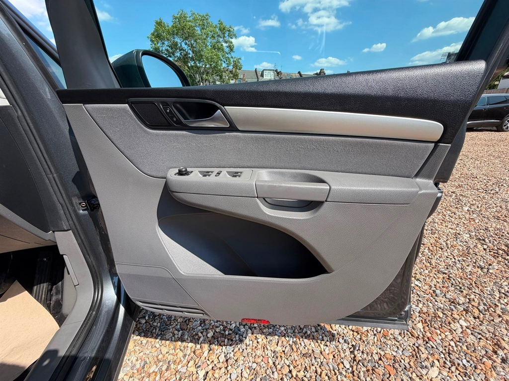 Seat Alhambra Red #40