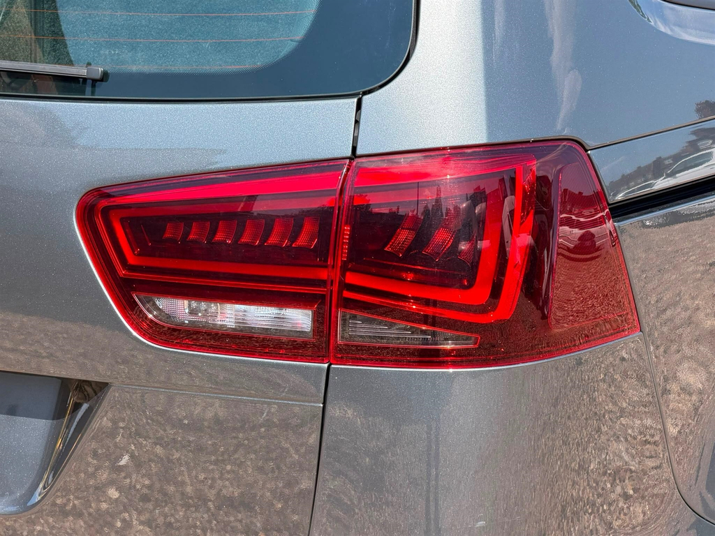 Seat Alhambra Red #68