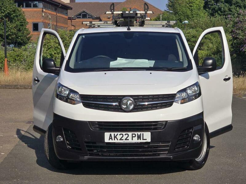Vauxhall Vivaro 2.0 Turbo D 3100 Dynamic Crew Van L2 H1 Euro 6 S White #2