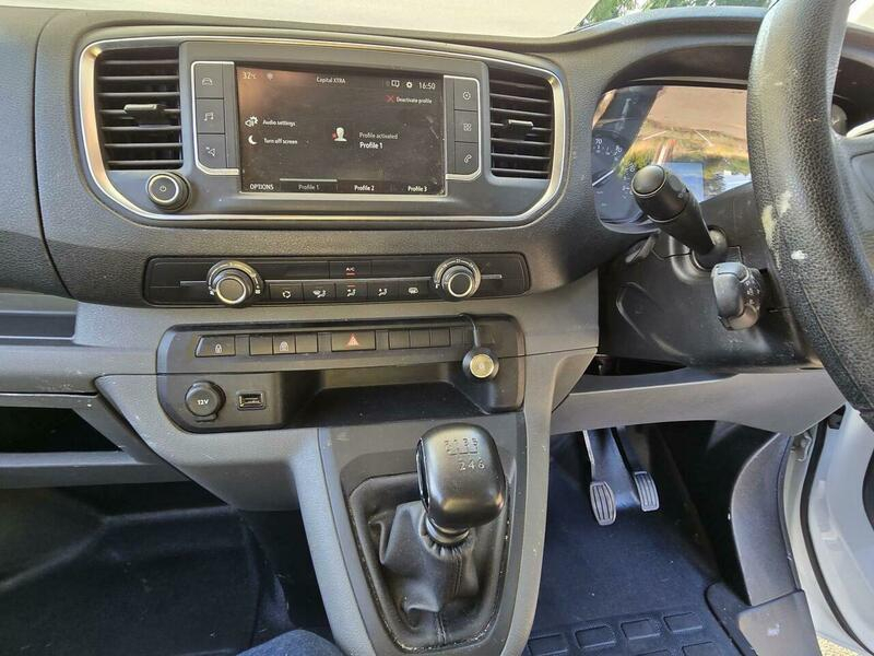 Vauxhall Vivaro 2900 1.5D 100Ps Dynamic H1 Van White #36