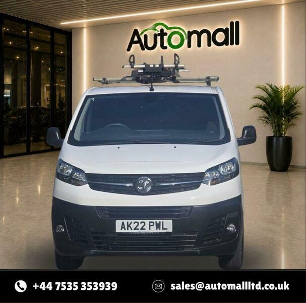 Vauxhall Vivaro 2.0 Turbo D 3100 Dynamic Crew Van L2 H1 Euro 6 S White