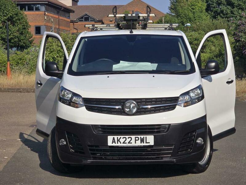 Vauxhall Vivaro 2.0 Turbo D 3100 Dynamic Crew Van L2 H1 Euro 6 S White #3
