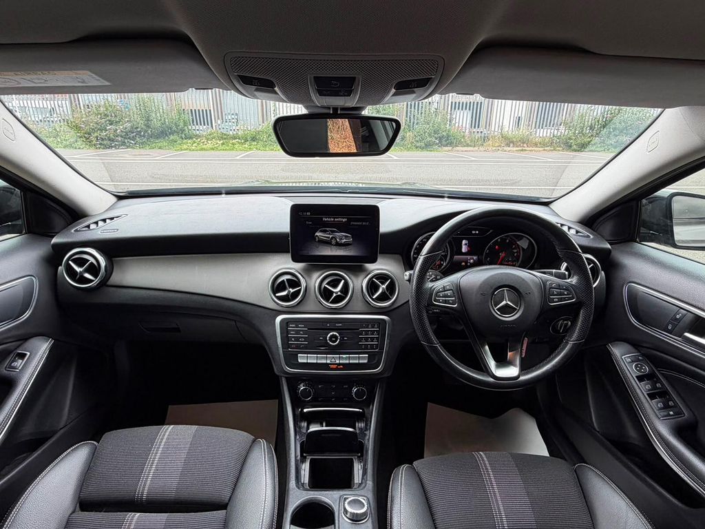 Mercedes-Benz GLA Class 1.6 Urban Edition 7G-dct Euro 6 Ss YF19ELH #3