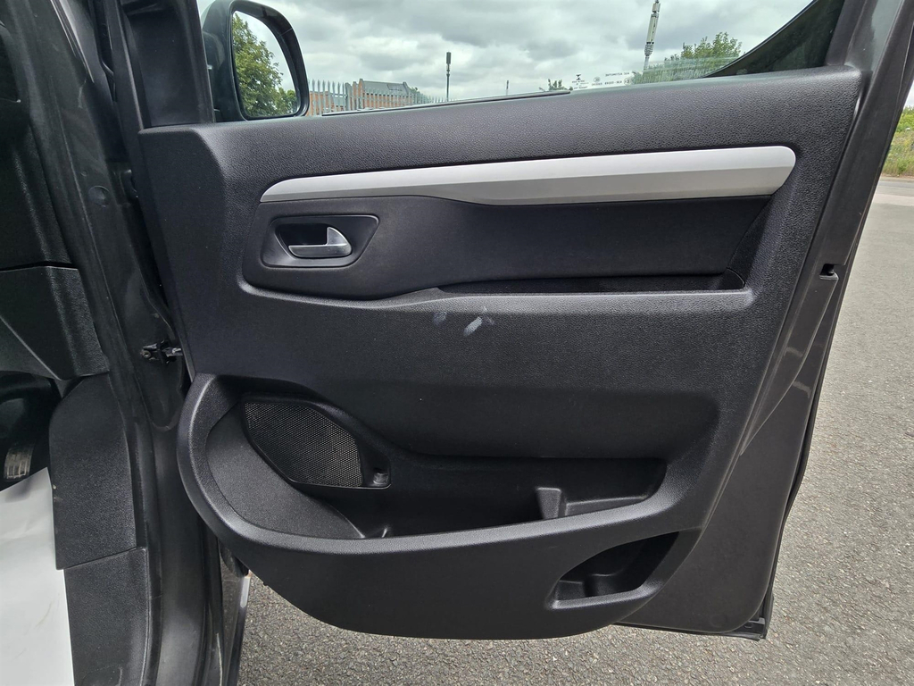 Toyota Verso Proace Verso Shuttle L1 D-4d White #62