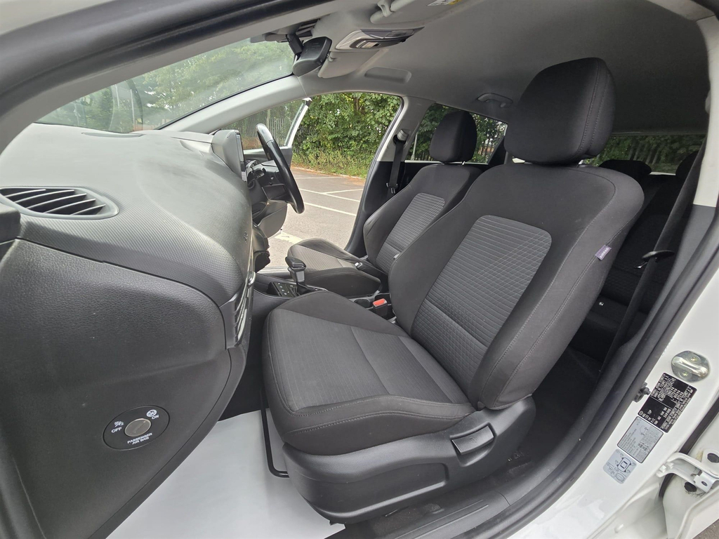 Hyundai I20 Se Connect Red #32